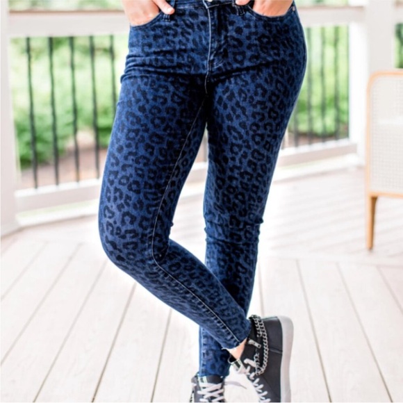 Judy Blue Denim - JUDY BLUE Jeans Mid-Rise Leopard Cheetah Print Skinny Raw Hem Blue Size 13/31